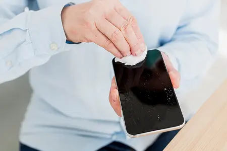 Cara membersihkan layar yang aman tanpa alkohol